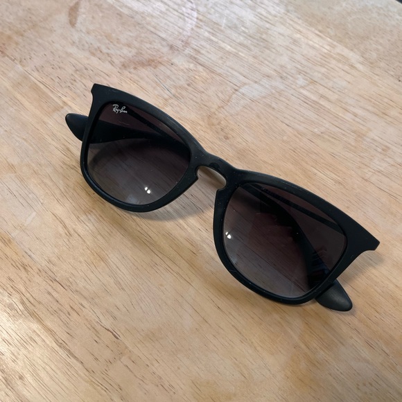Ray-Ban Accessories - Ray-Ban Classic Black Sunglasses